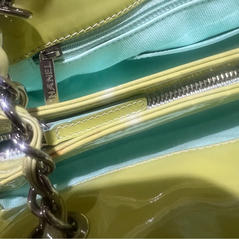 CHANEL Quilted Green Patent Leather Just Mademoiselle Shoulder Bag - Picture 15 of 16
